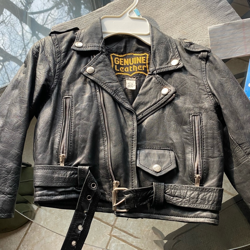Kids leather motorcycle jacket. Never worn. 1 silver stud/button missing. Size M
